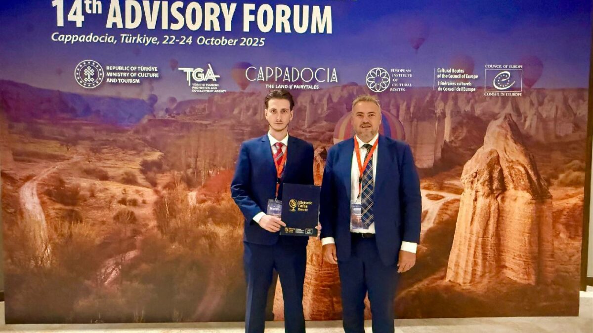 HCR Route Manager Mr. Alexandru Doboș and HCR President Mr. Arnold Klingeis