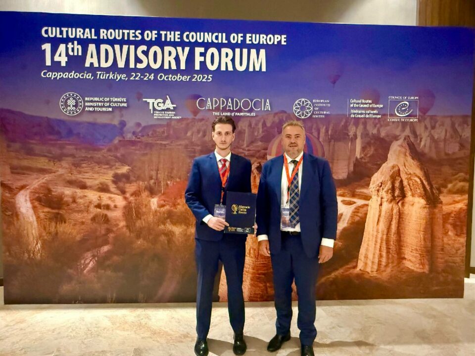 HCR Route Manager Mr. Alexandru Doboș and HCR President Mr. Arnold Klingeis