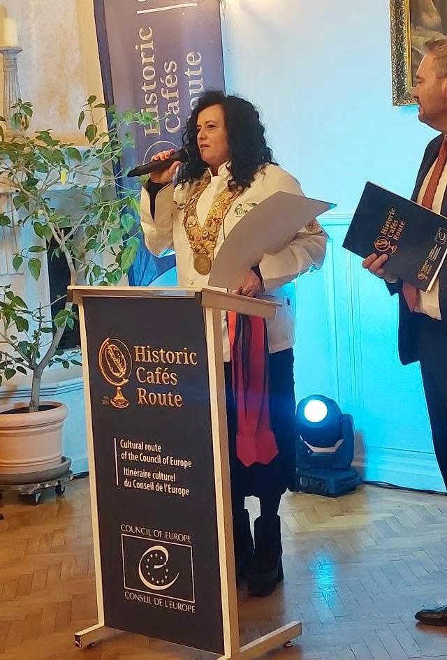 ACEEA President Dr. Iulia Drăguț delivers her welcome speech and offers diplomas to new members of the association (www.aceea.ro)